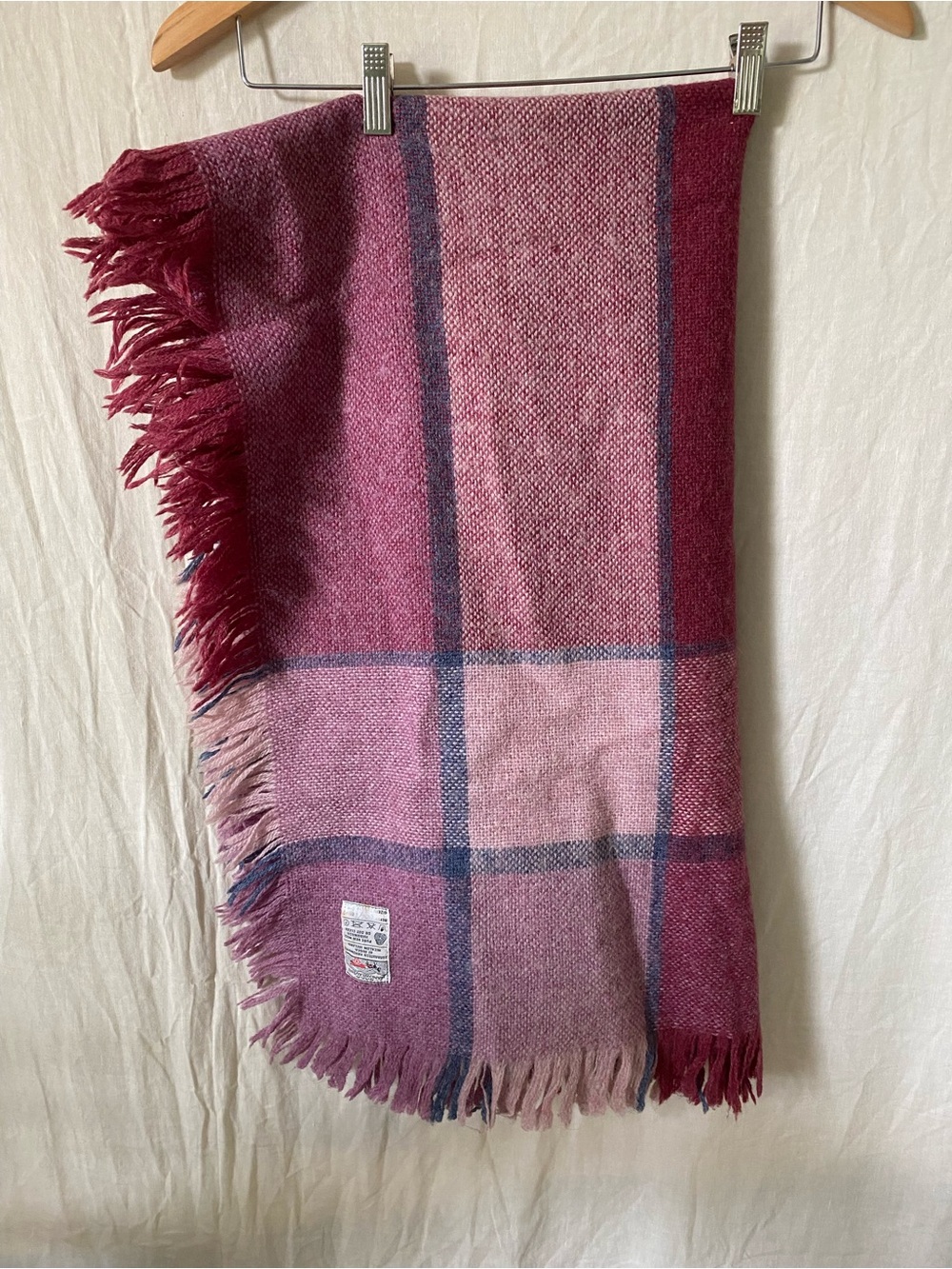 Avoca Handweavers -Wicklow Ireland- 100% Wool Pink/Burgundy Plaid Fringe Throw